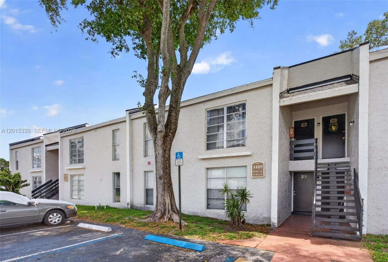4409 Treehouse Ln , Unit F, Tamarac, FL 33319 Photo