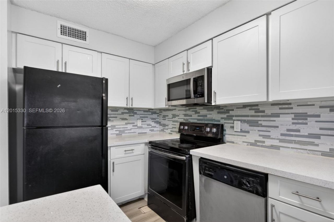 4409 Treehouse Ln , Unit F, Tamarac, FL 33319 Photo