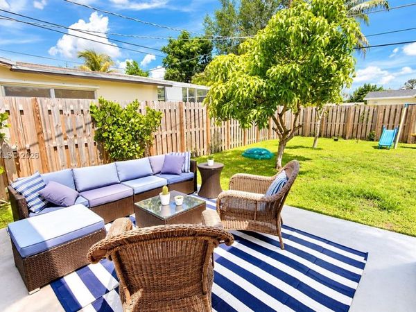 8357 NW 25th Ct, Sunrise, FL 33322