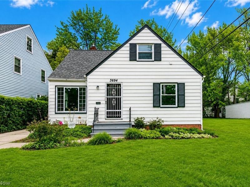 3694 Grosvenor Road, Cleveland Heights, OH 44118 Photo 1