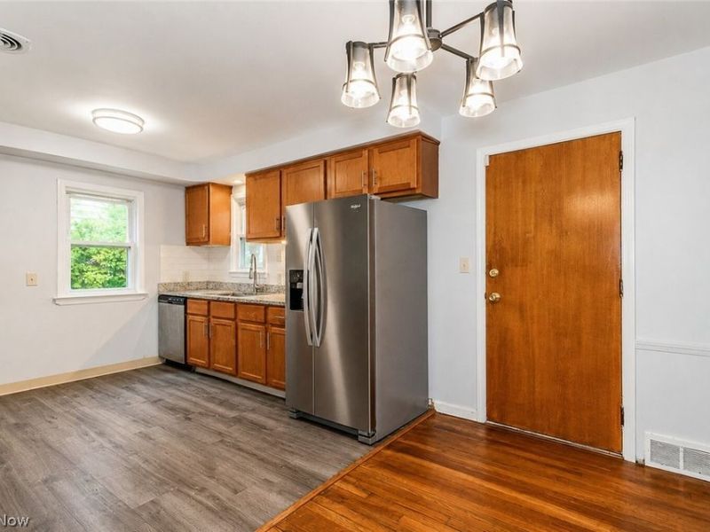 3694 Grosvenor Road, Cleveland Heights, OH 44118 Photo 11