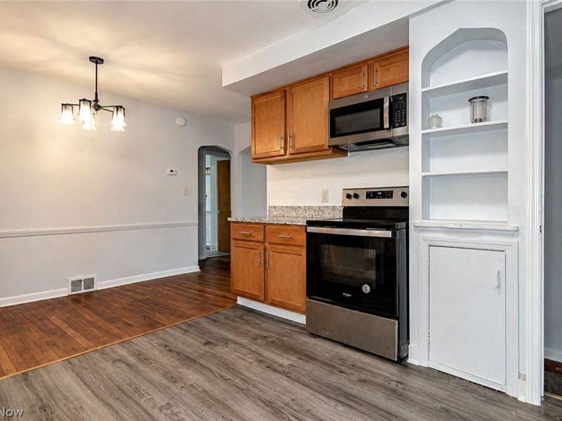 3694 Grosvenor Road, Cleveland Heights, OH 44118 Photo 8