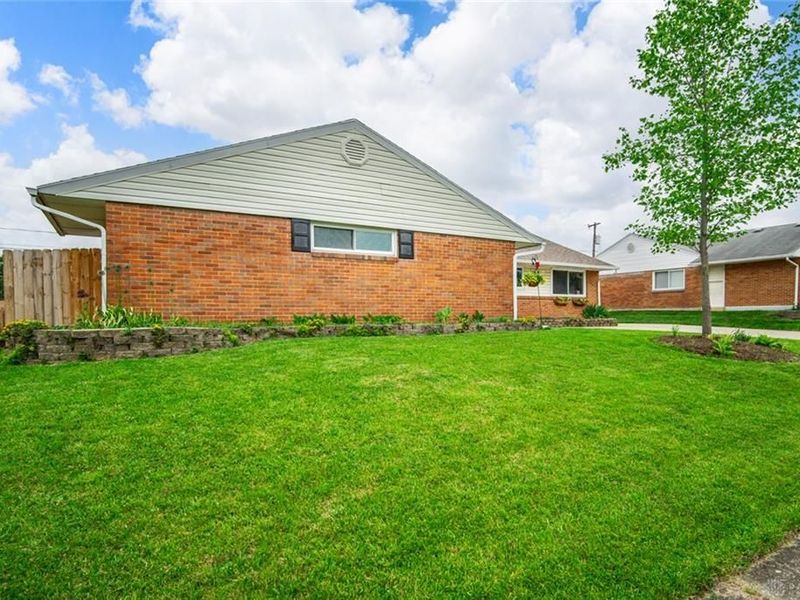 5821 Craftmore Drive, Huber Heights, OH 45424 Photo 2