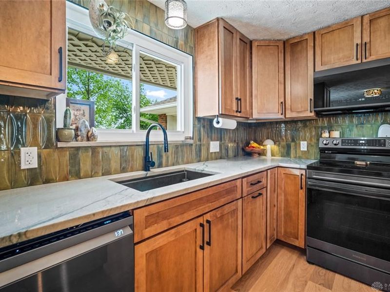 5821 Craftmore Drive, Huber Heights, OH 45424 Photo 9