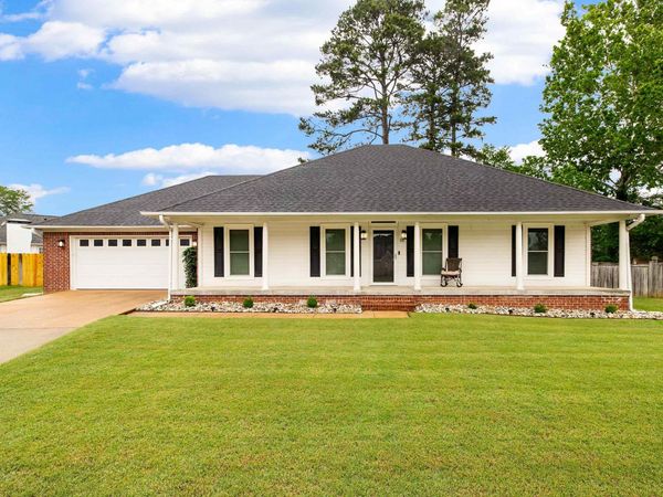 56 Waterside Cove, Maumelle, AR 72113