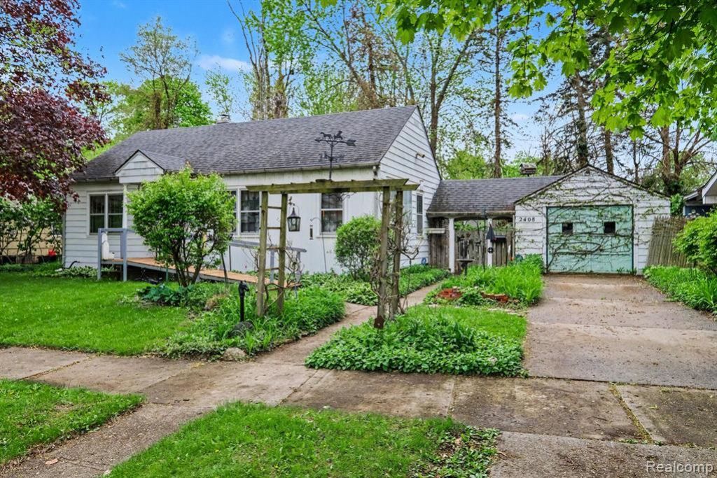 2408 Calumet Street, Flint, MI 48503 Main Photo