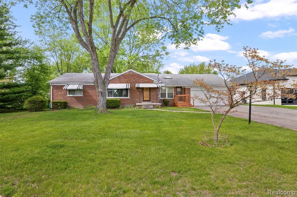 26504 Doxtator Street N, Dearborn Heights, MI 48127 Main Photo