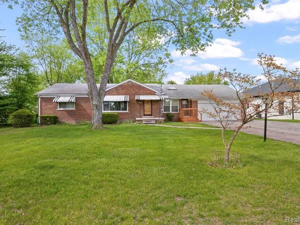 26504 Doxtator Street N, Dearborn Heights, MI 48127