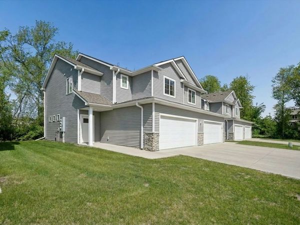 260 Amberwood Drive, Pleasant Hill, IA 50327