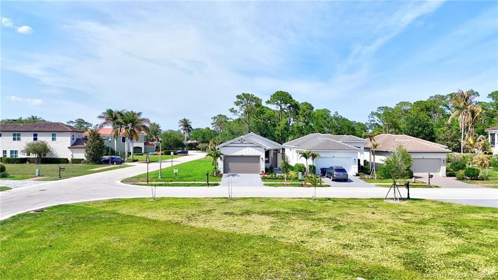 104 SE Strada Cervaro, Port Saint Lucie, FL 34952 Photo