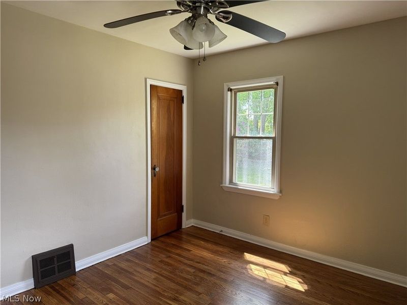 204 E Baird Avenue, Barberton, OH 44203 Photo 10