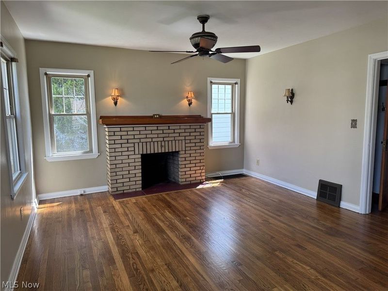 204 E Baird Avenue, Barberton, OH 44203 Photo 3