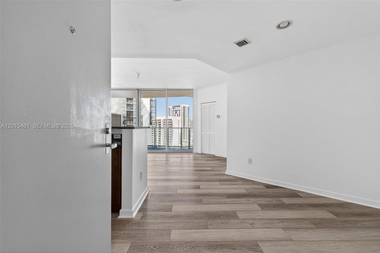 300 S Biscayne Blvd, Unit T-2407, Miami, FL 33131 Photo