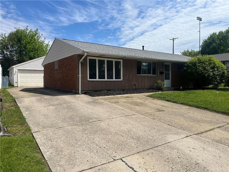 4957 Chesham Drive, Dayton, OH 45424 Photo 2