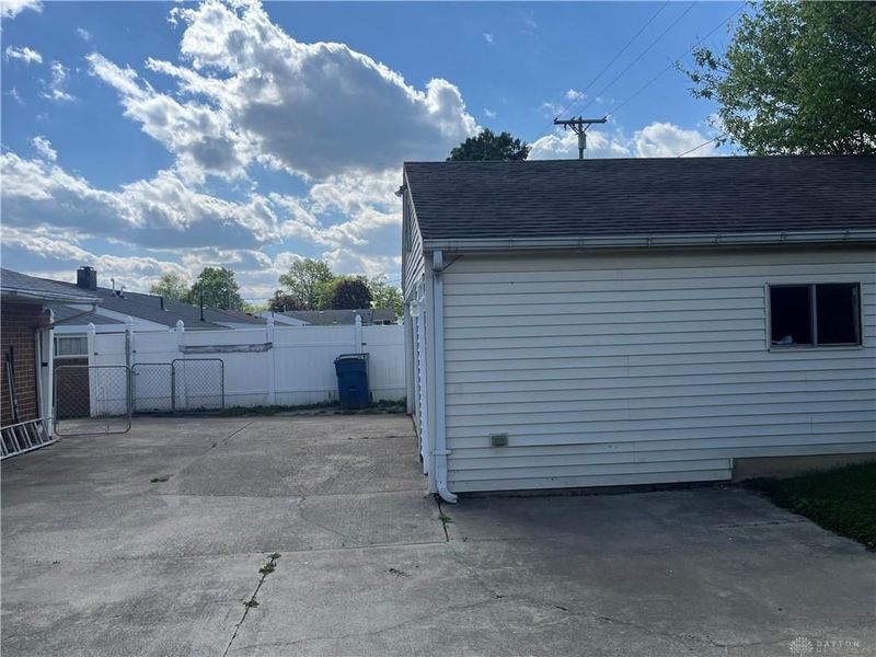 4957 Chesham Drive, Dayton, OH 45424 Photo 32
