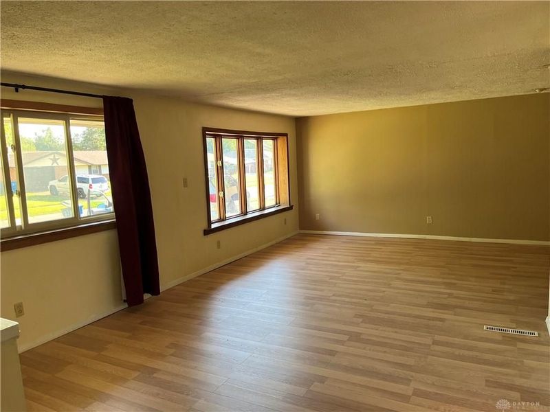 4957 Chesham Drive, Dayton, OH 45424 Photo 4