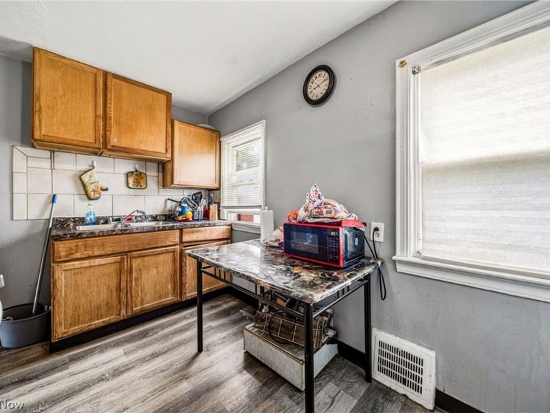 955 Nye Road, Cleveland, OH 44110 Photo 8