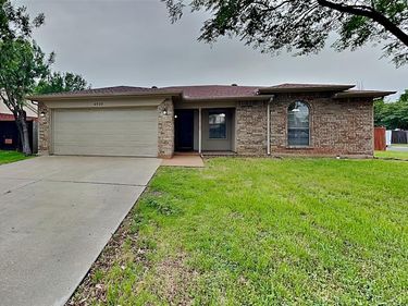 4900 Cedar Springs Drive, Fort Worth, TX 76179