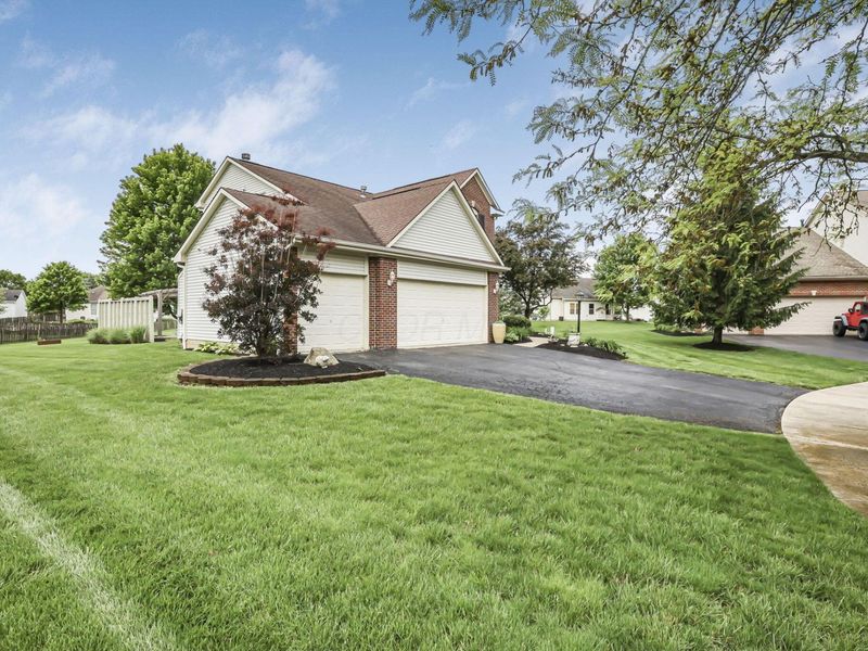 676 Theron Court , Pickerington, OH 43147 Photo 1