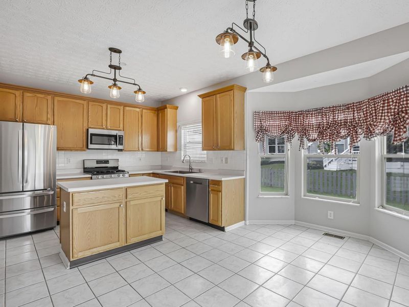 676 Theron Court , Pickerington, OH 43147 Photo 18