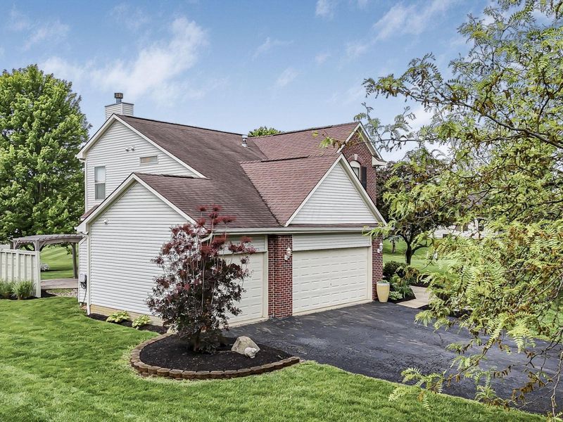 676 Theron Court , Pickerington, OH 43147 Photo 2