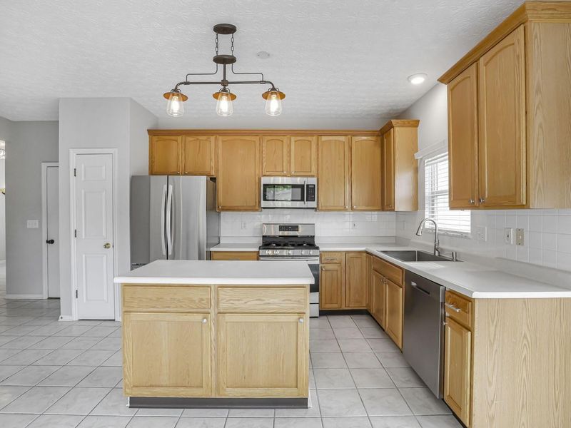 676 Theron Court , Pickerington, OH 43147 Photo 21
