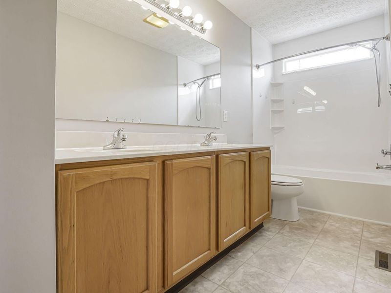 676 Theron Court , Pickerington, OH 43147 Photo 45