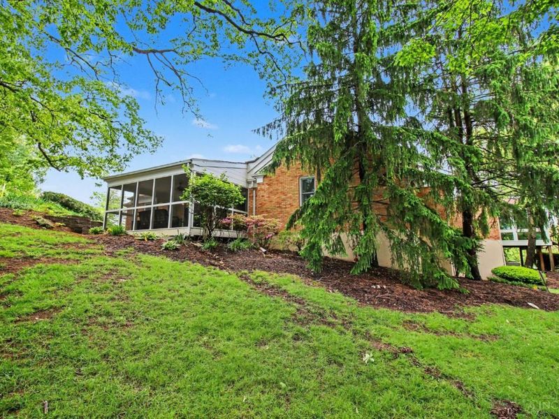 3080 Country Woods Lane, Green Township, OH 45248 Photo 12
