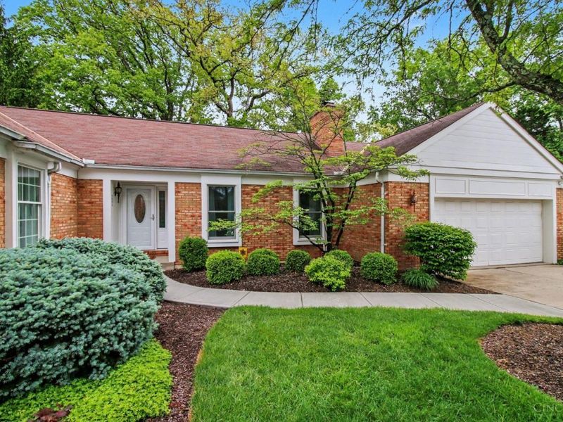 3080 Country Woods Lane, Green Township, OH 45248 Photo 2