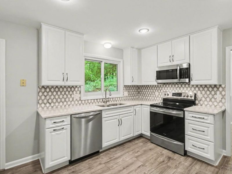 3080 Country Woods Lane, Green Township, OH 45248 Photo 6