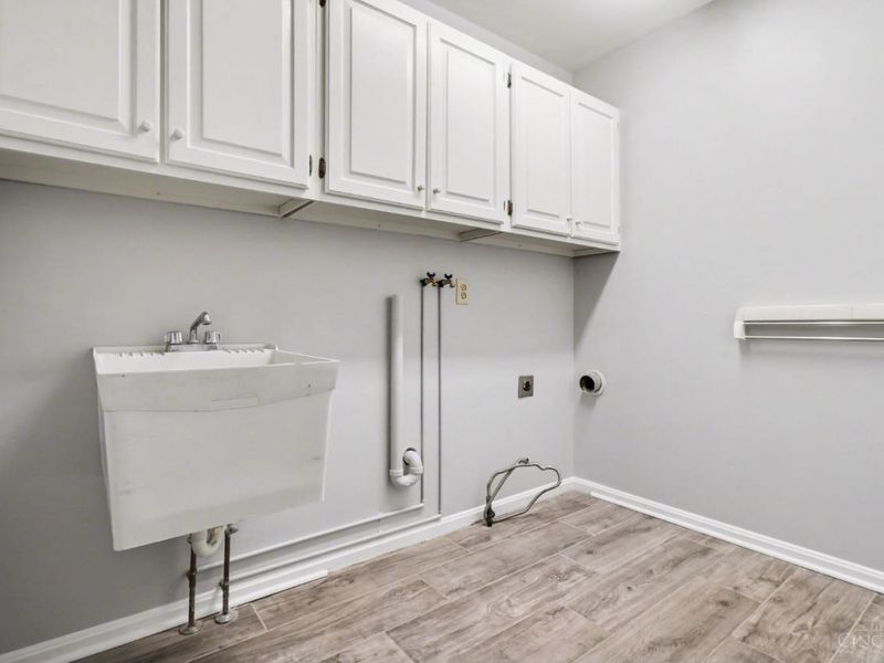 3080 Country Woods Lane, Green Township, OH 45248 Photo 9
