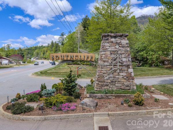 67 CLEAR WATER TRAIL Road , Fairview, NC 28730