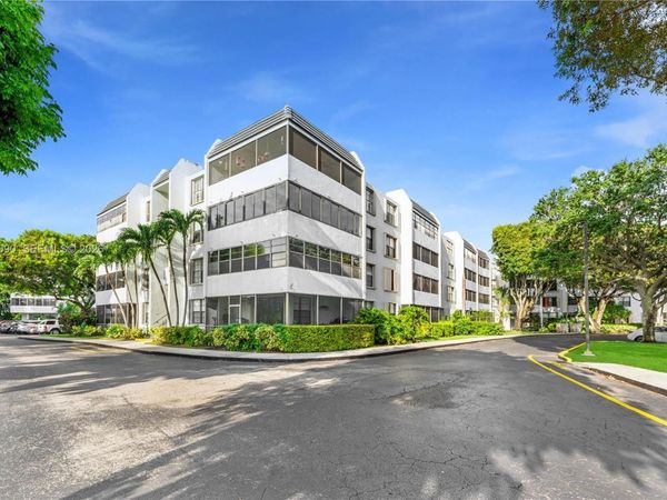 10852 N Kendall Dr, Unit 312, Miami, FL 33176