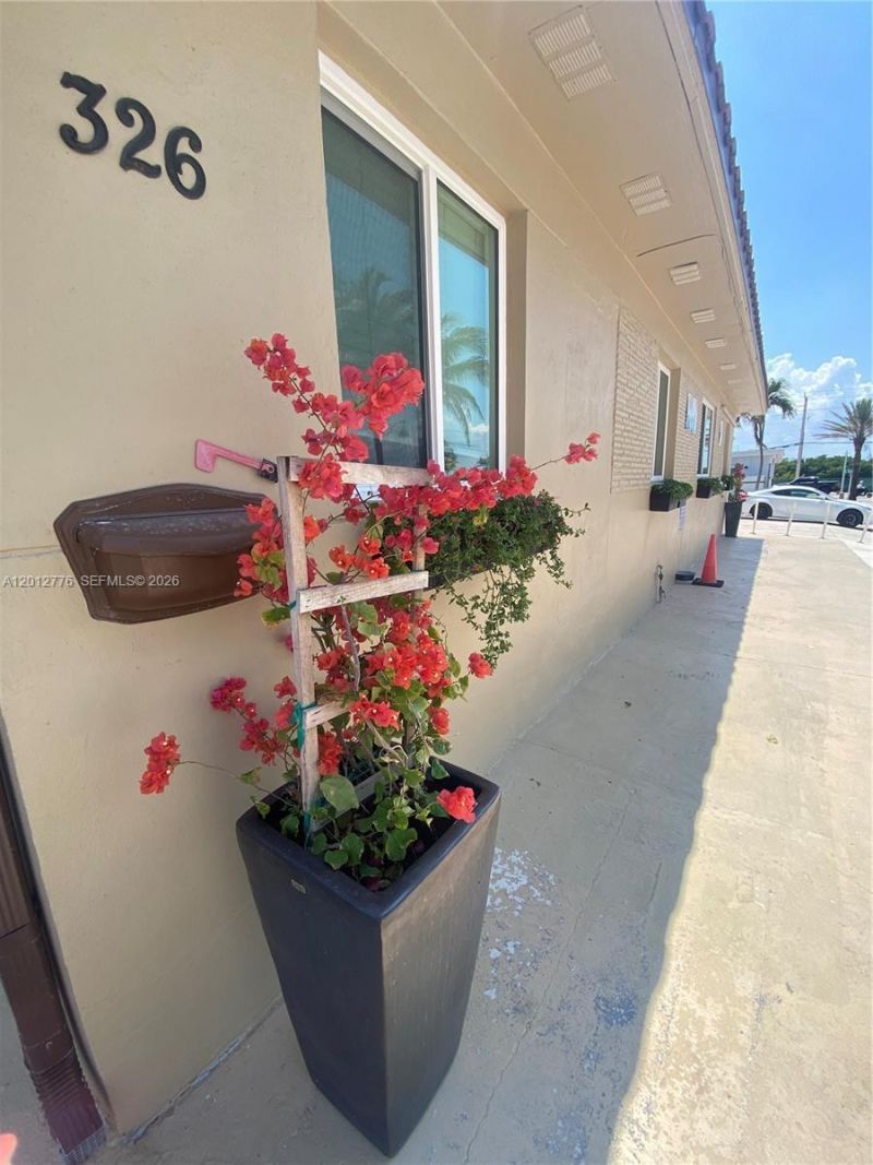 326 Roosevelt St 1-5 , Unit 1, Hollywood, FL 33019 Photo