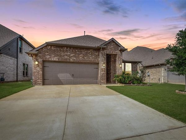 656 Bethpage Drive, Red Oak, TX 75154