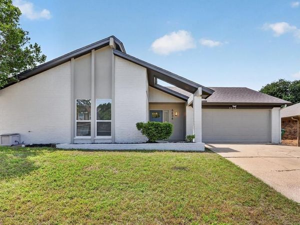 6636 Redbud Drive, Watauga, TX 76148
