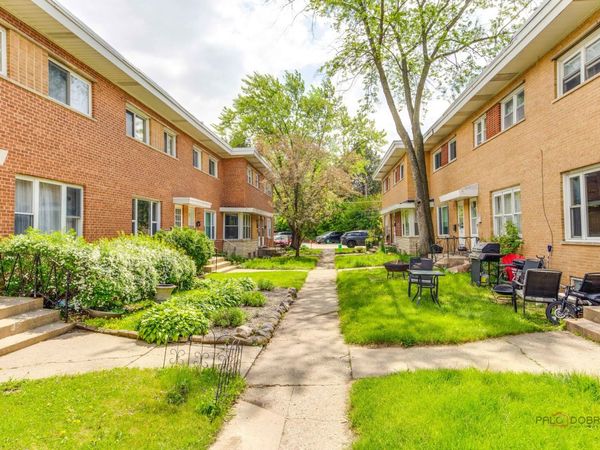 32 N Albert Street , Mount Prospect, IL 60056