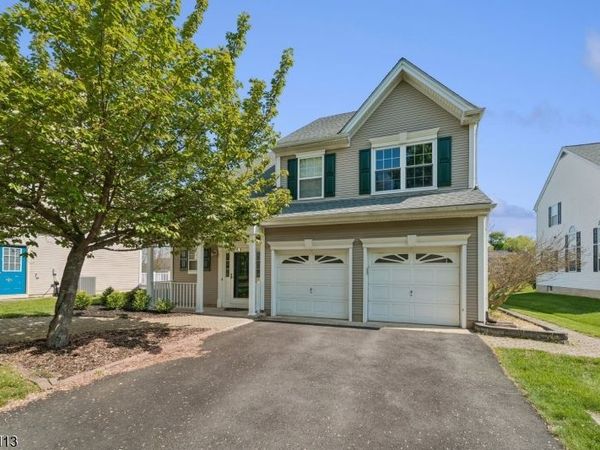 11 Cottage Place, Branchburg, NJ 08876
