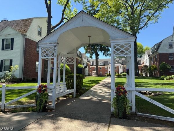 160 Gordonhurst Ave, Unit C31, Montclair, NJ 07043