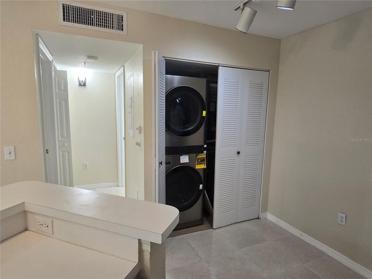 850 S Tamiami Trail , Unit 506, Sarasota, FL 34236 Photo
