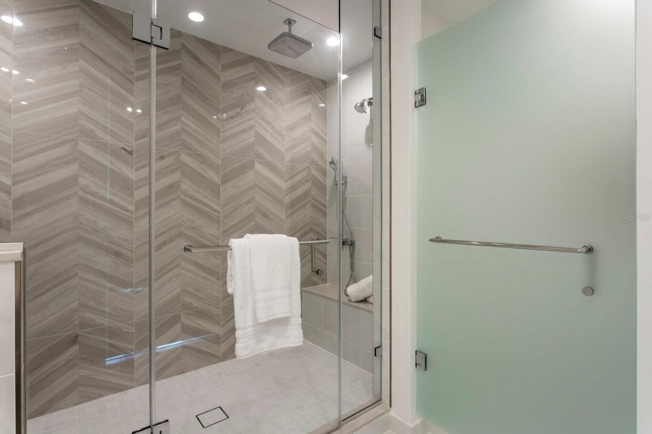 400 Central Avenue, Unit 1704, Saint Petersburg, FL 33701 Photo
