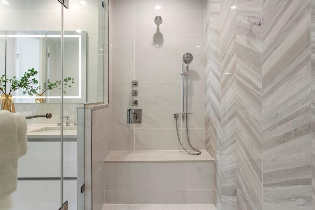 400 Central Avenue, Unit 1704, Saint Petersburg, FL 33701 Photo