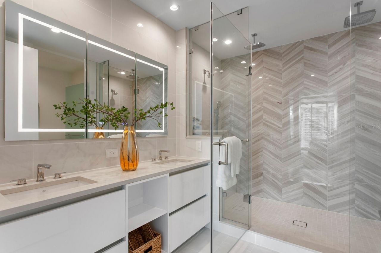 400 Central Avenue, Unit 1704, Saint Petersburg, FL 33701 Photo