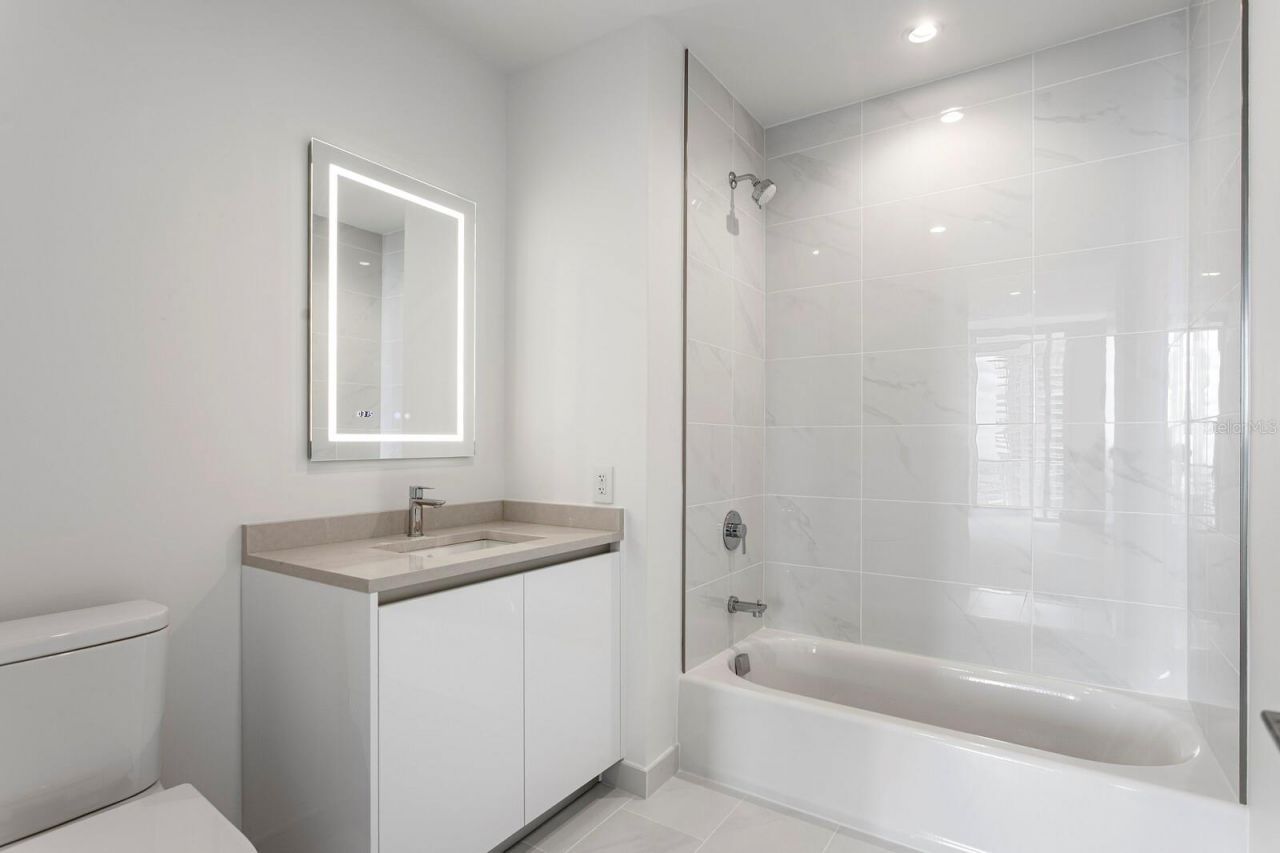 400 Central Avenue, Unit 1704, Saint Petersburg, FL 33701 Photo