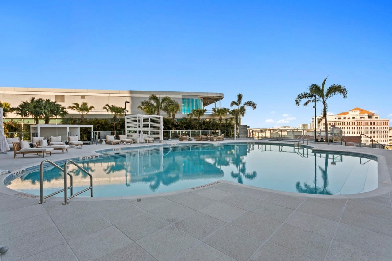 400 Central Avenue, Unit 1704, Saint Petersburg, FL 33701 Photo
