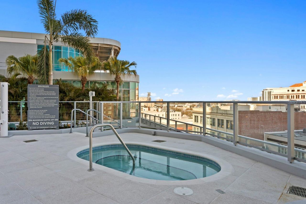 400 Central Avenue, Unit 1704, Saint Petersburg, FL 33701 Photo