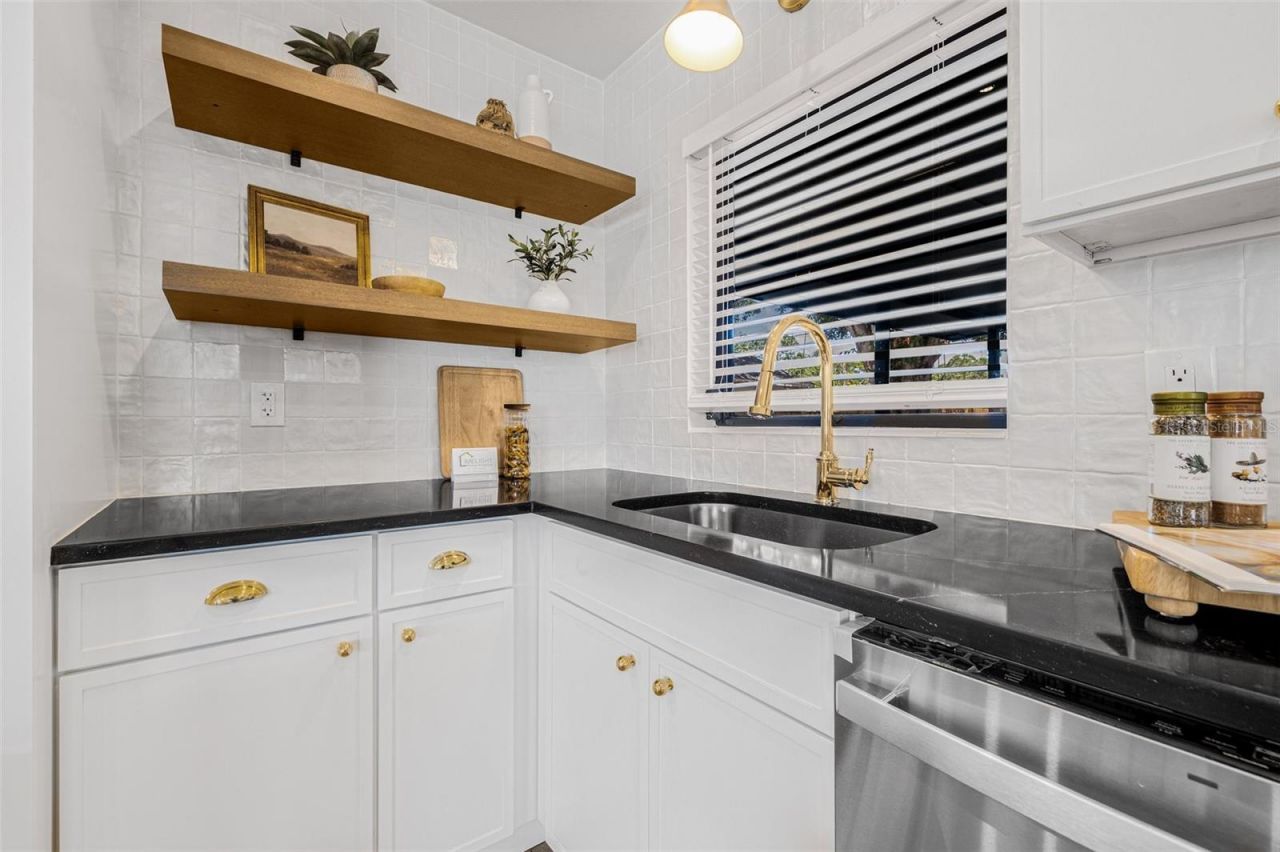 5652 4th Avenue N, Saint Petersburg, FL 33710 Photo