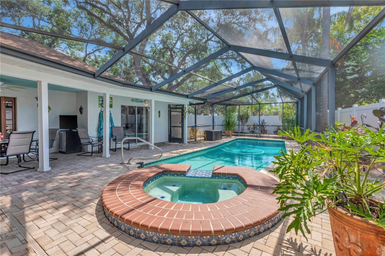 2820 Valencia Lane W, Palm Harbor, FL 34684 Photo