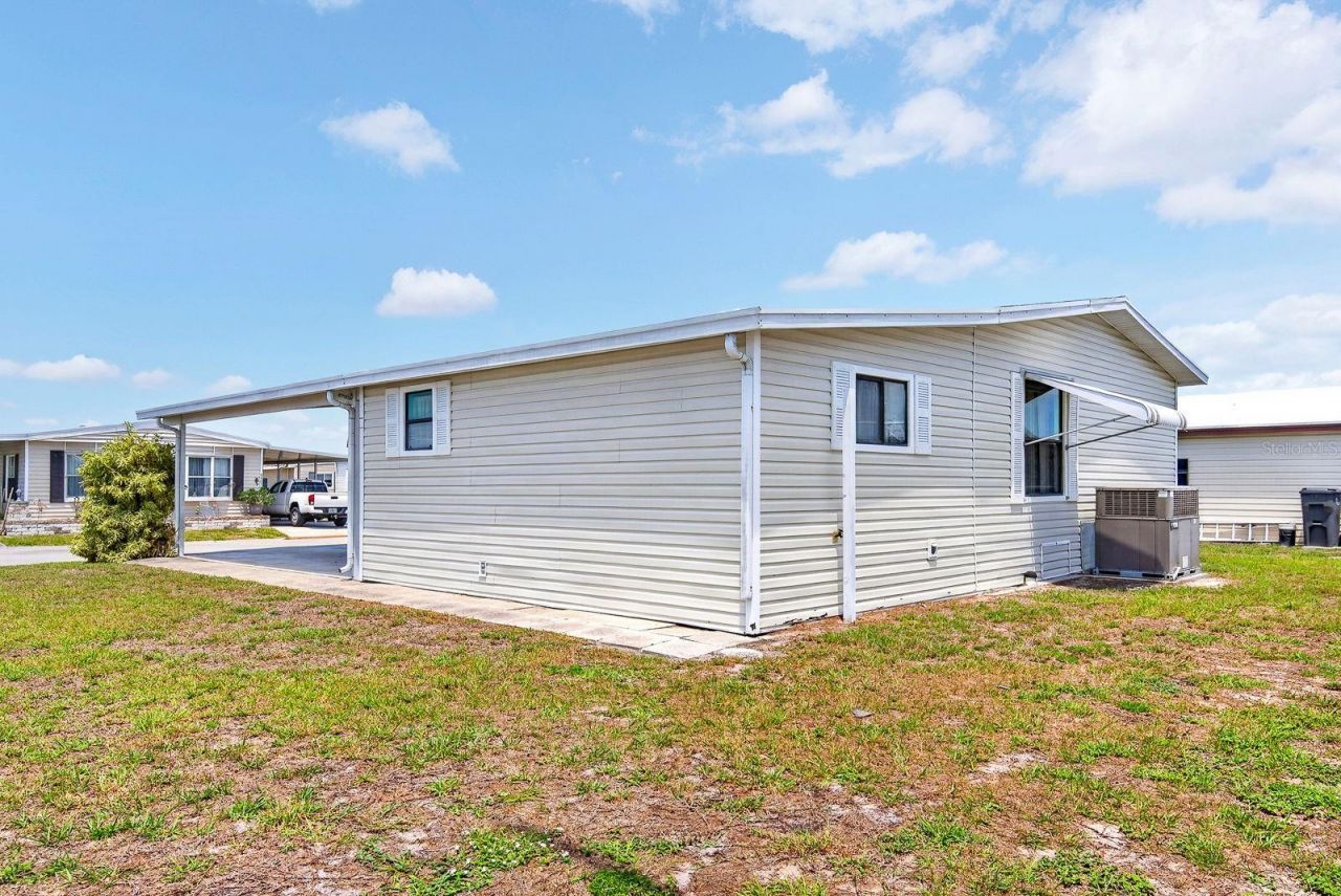 8906 31st Avenue E, Palmetto, FL 34221 Photo