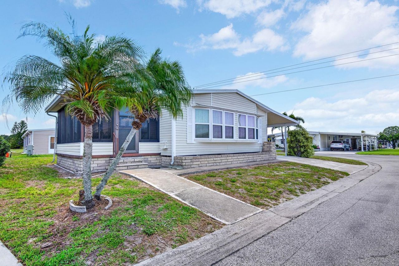 8906 31st Avenue E, Palmetto, FL 34221 Photo